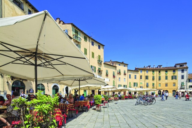 Italy, Tuscany, Lucca district, Lucca, Mediterranean area, Piazza dell'Anfiteatro