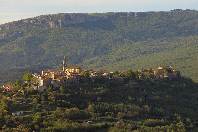 Buzet Photo - Chris - Wikimedia