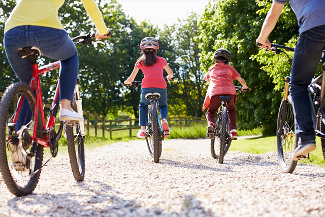 Cycling in Brittany C) Monkey Business Images | Shutterstock | shutterstock.com