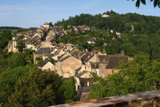 Najac, a village built along a rocky ridge. Photo: Les Plus Beaux Villages de France.