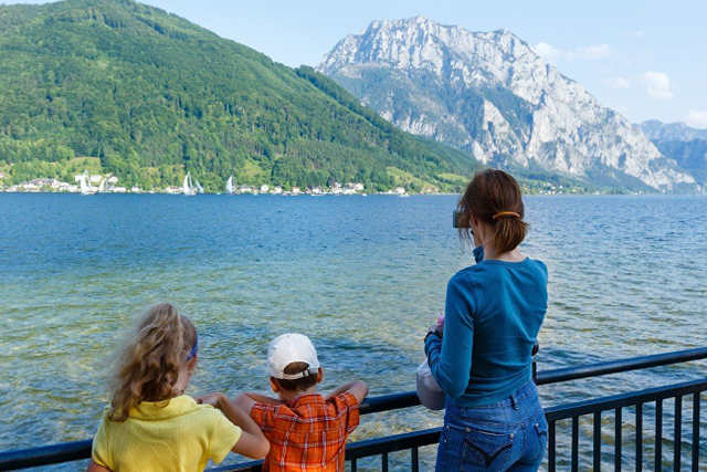 Austria family (C) wildman | AdobeStock