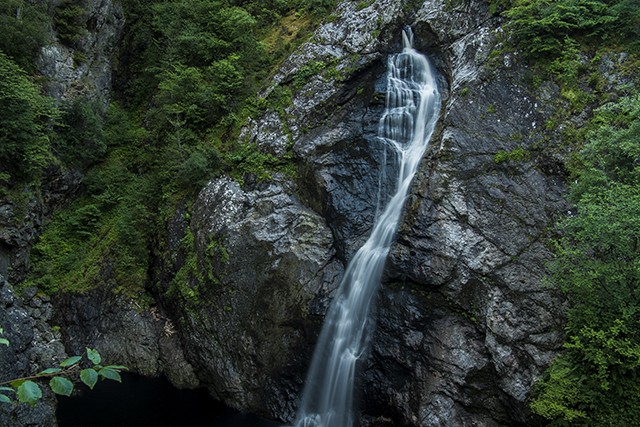 Scotland On Day 4 of our Loch Ness and the Caledonian Canal Walk you’ll the South Loch Ness Trail with spectacular views of the wild and timeless Highland. Passing through the village of Whitebridge and on through shaded forest, you’ll arrive at Rabbie Burns’ famous Falls of Foyers.